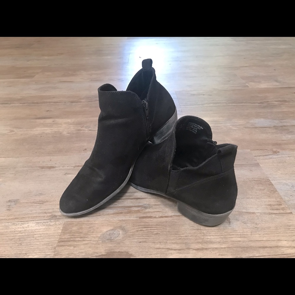 Black ankle boots suede